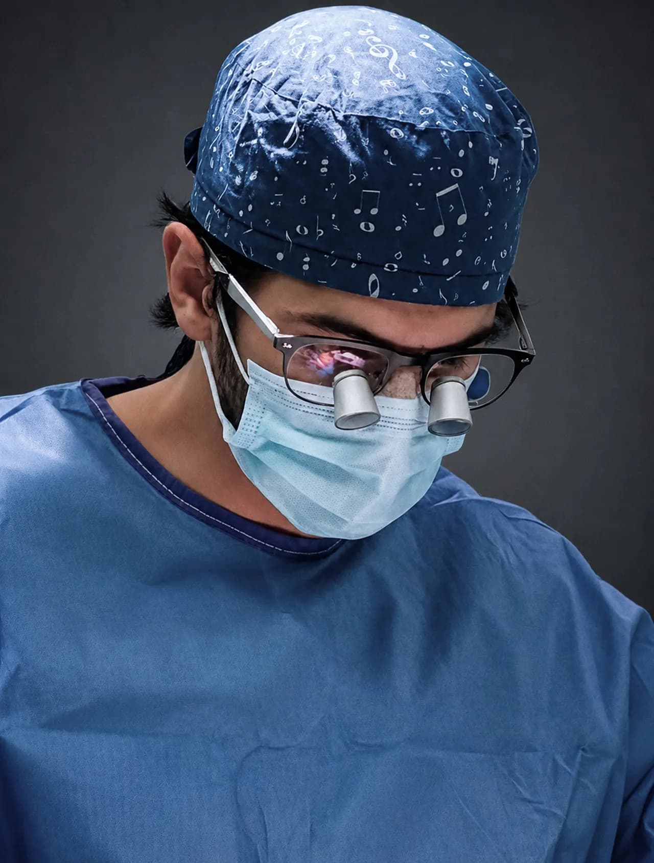 Dr. Francisco Abreu en quirófano